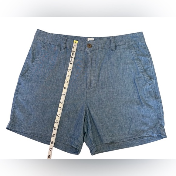 GAP, High Rise 4" Khaki Girlfriend Shorts, Size 14, Blue Chambray - Picture 5 of 10